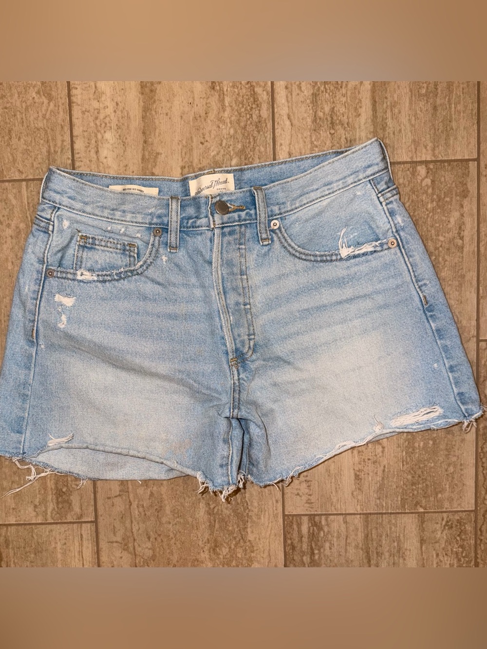 NWOT Universal Thread Light Blu Distressed High-Rise Denim Shorts Size 4